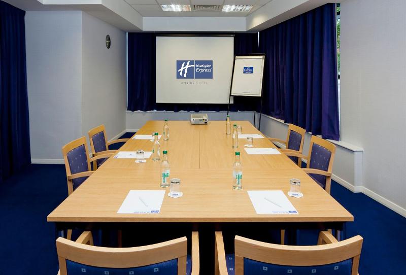 Holiday Inn Express Portsmouth Gunwharf Quays - Toplantı