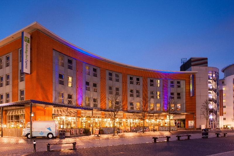 Holiday Inn Express Portsmouth Gunwharf Quays - Genel