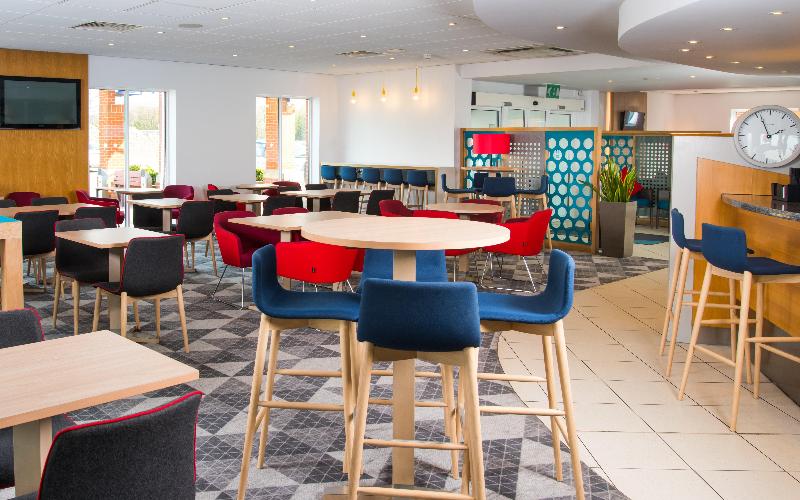 Holiday Inn Express Southampton West - Bar