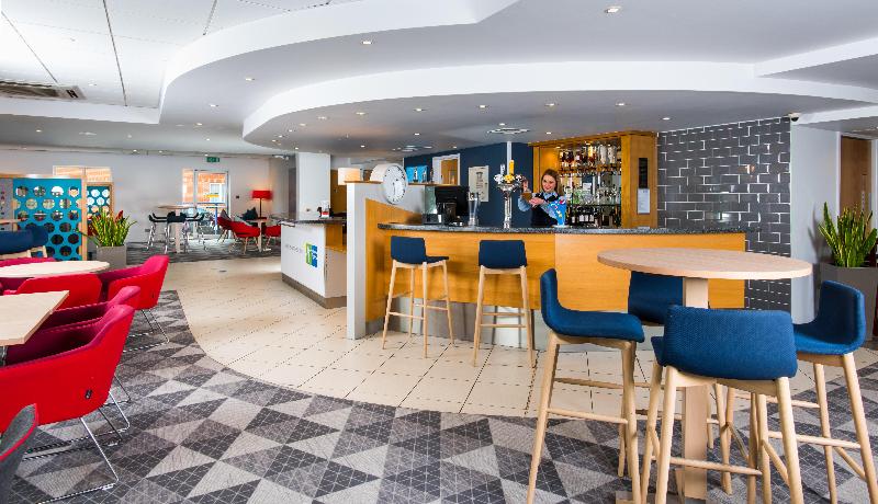 Holiday Inn Express Southampton West - Bar