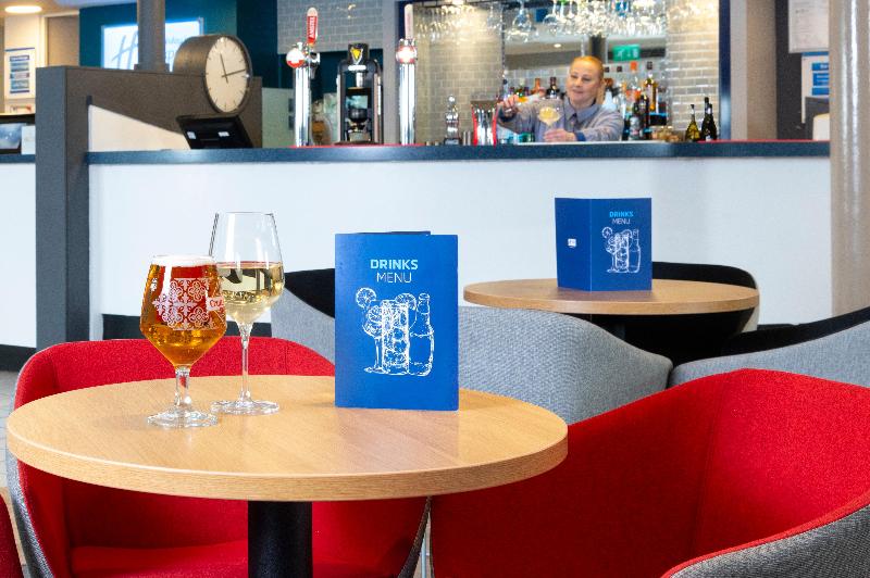 Holiday Inn Express Stafford - Bar