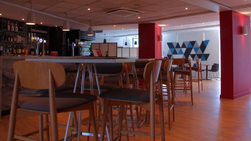 Holiday Inn Express Stansted Airport - Bar