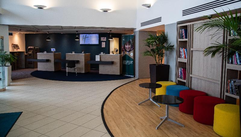 Holiday Inn Express Stansted Airport - Lobi