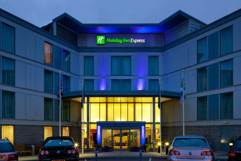 Holiday Inn Express Stansted Airport - Genel