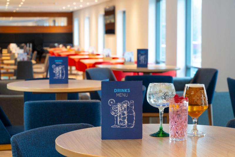 Holiday Inn Express Stevenage - Bar