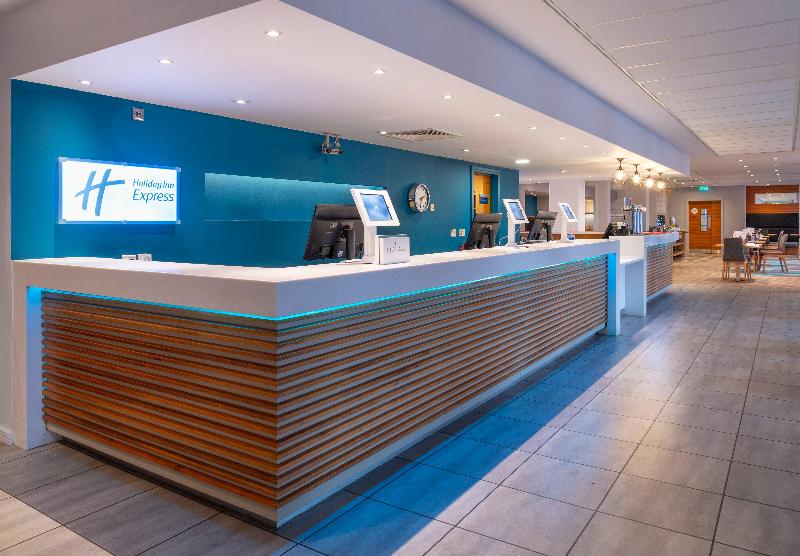 Holiday Inn Express Stevenage - Lobi