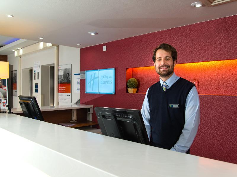 Holiday Inn Express Stevenage - Lobi
