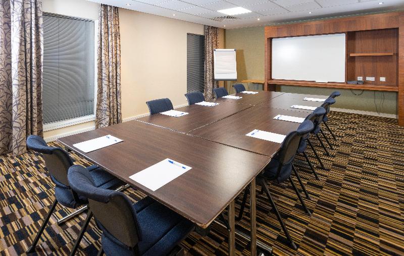 Holiday Inn Express Stevenage - Toplantı
