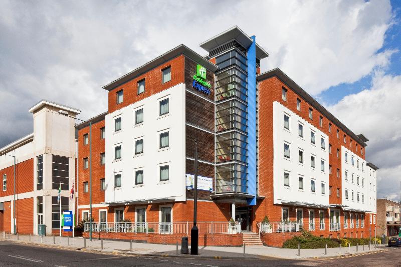 Holiday Inn Express Stevenage - Genel