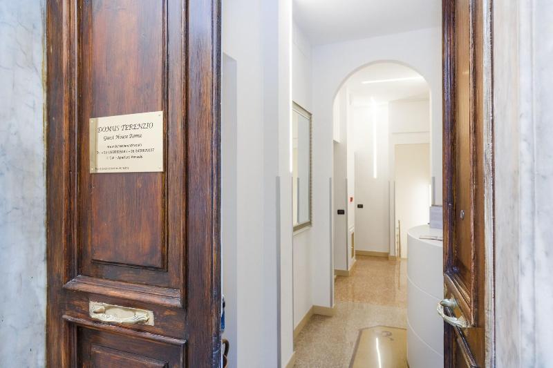 Domus Terenzio - Lobi