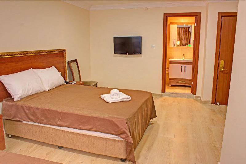 Hotel Real Life - Genel