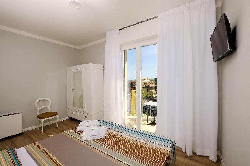 B & B La Cornice - Gina Room With Bathroom and Pri - Oda