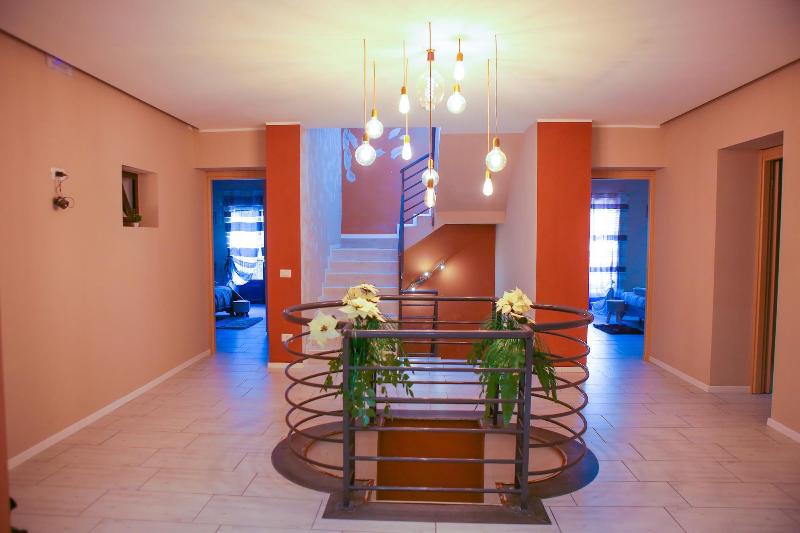 Primo Hotel - Lobi