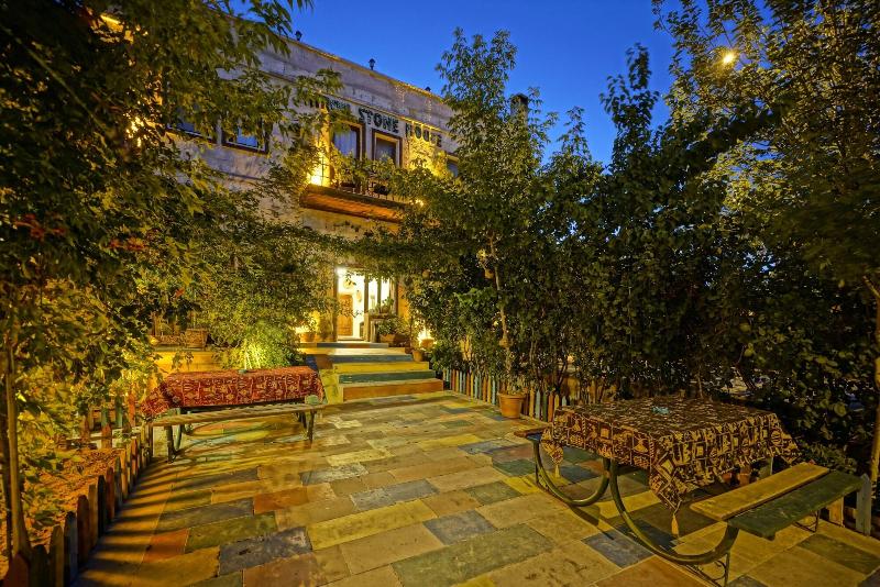 Maron Stone House - Genel