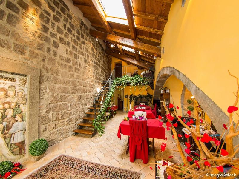 Medieval House - Lobi