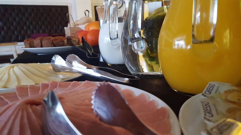 Sui7Es Guest House Cascais - Restoran