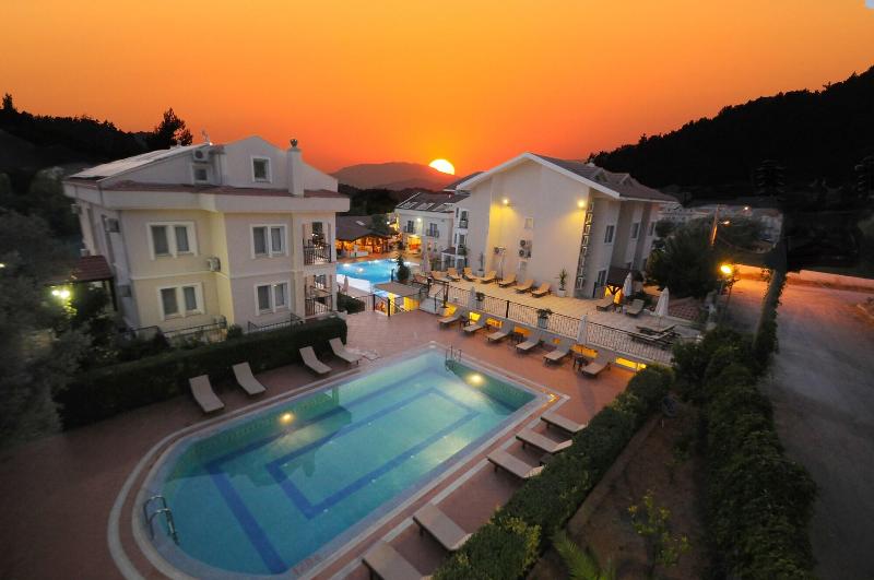 Sea Breeze Hotel & Apartments - Genel