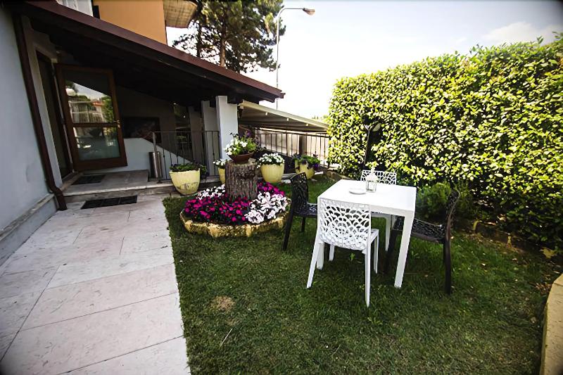 Betty's House - Genel