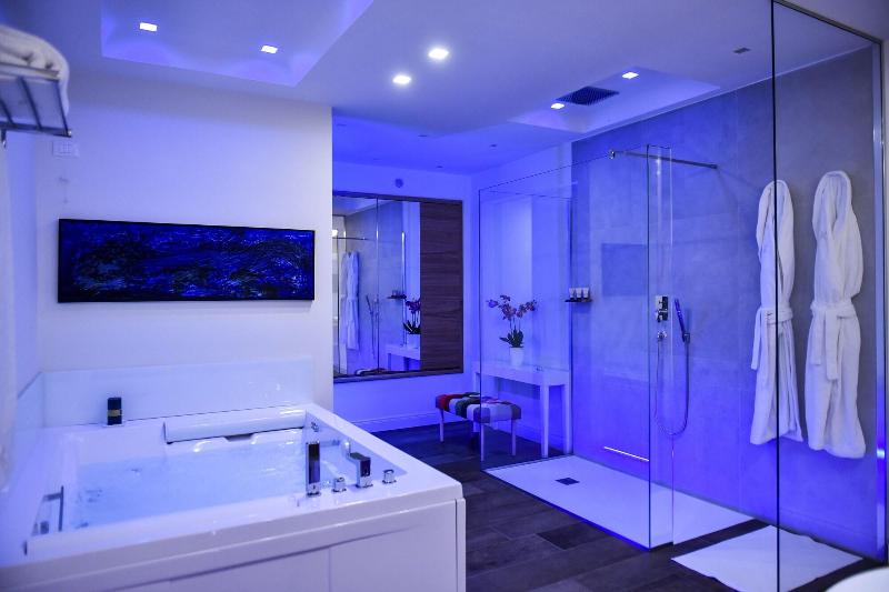 Villa Kete Deluxe Rooms - Oda