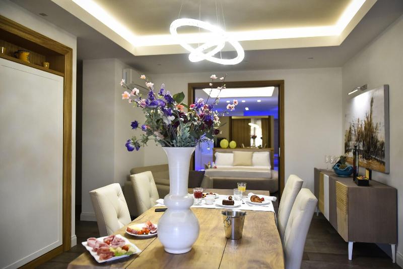 Villa Kete Deluxe Rooms - Oda