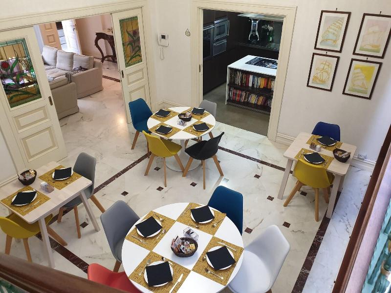 Al Centro Luxury Home - Restoran