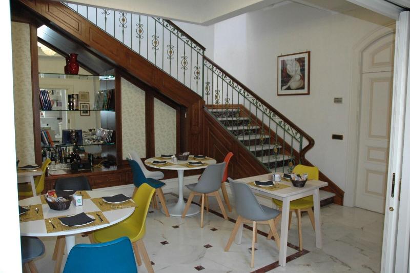 Al Centro Luxury Home - Restoran