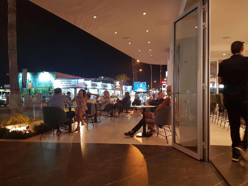Anthea Hotel Apartments - Bar