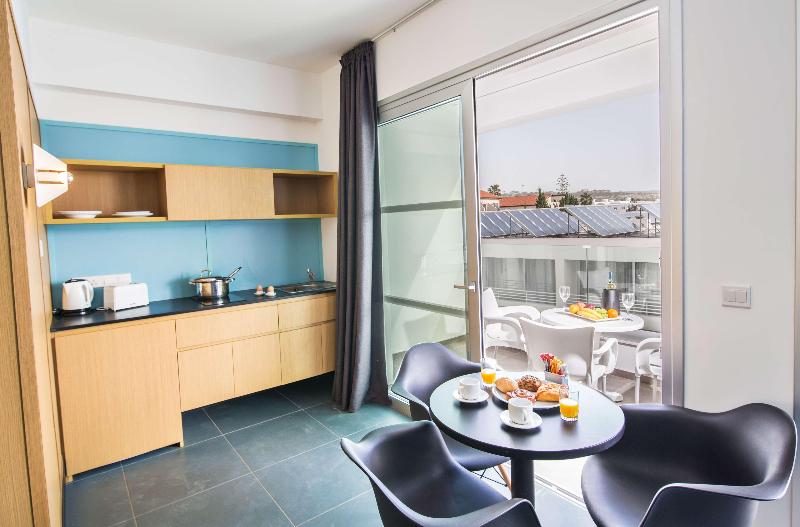 Anthea Hotel Apartments - Oda