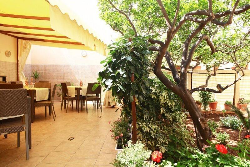 Coralia Bed And Breakfast - Genel