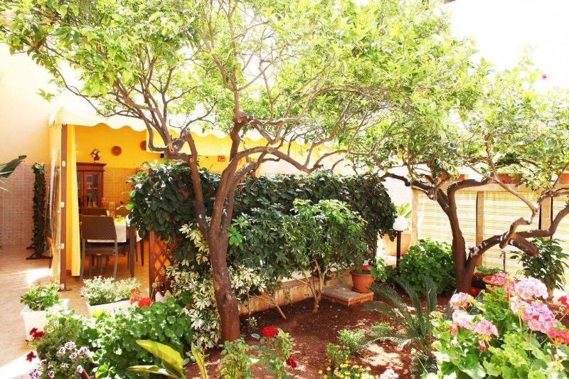 Coralia Bed And Breakfast - Genel