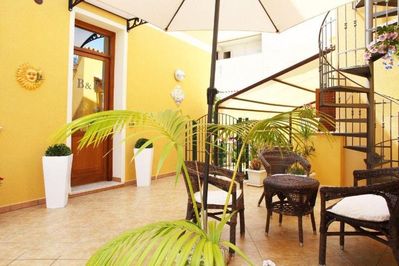 Coralia Bed And Breakfast - Genel