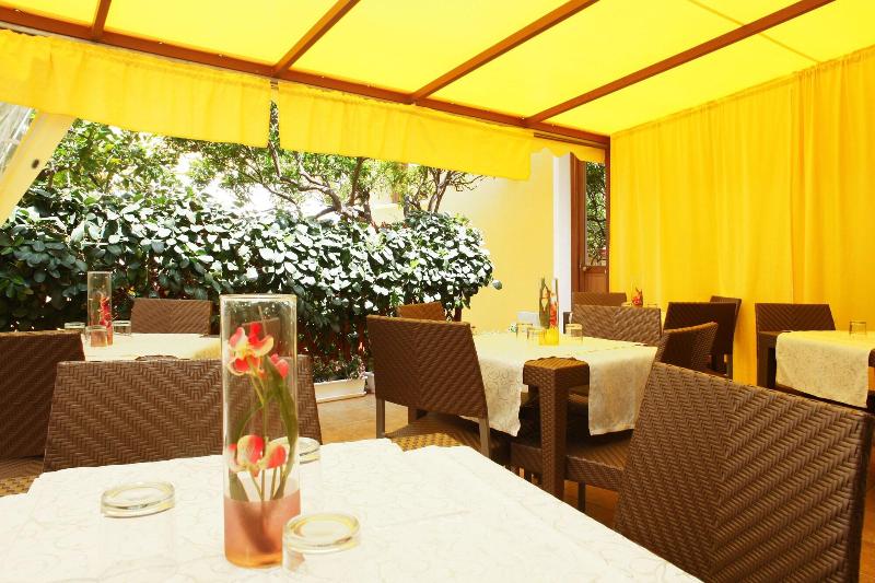 Coralia Bed And Breakfast - Restoran