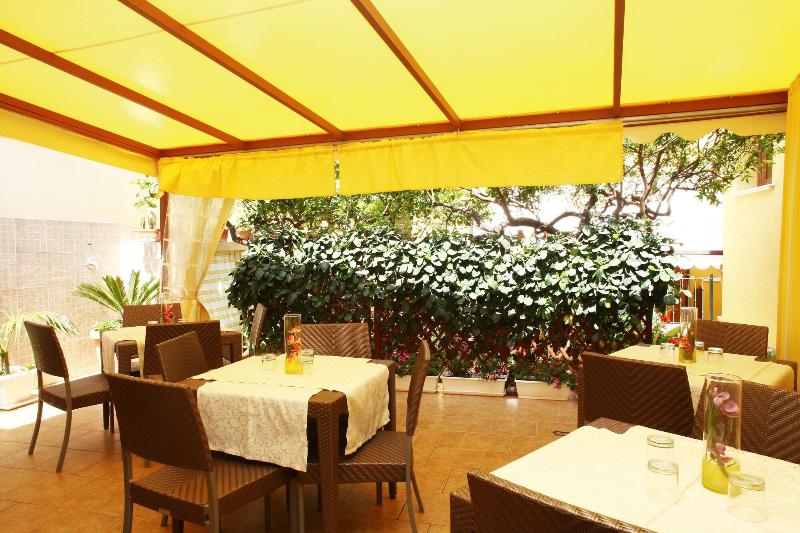 Coralia Bed And Breakfast - Restoran
