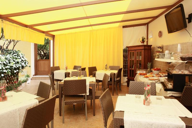 Coralia Bed And Breakfast - Restoran