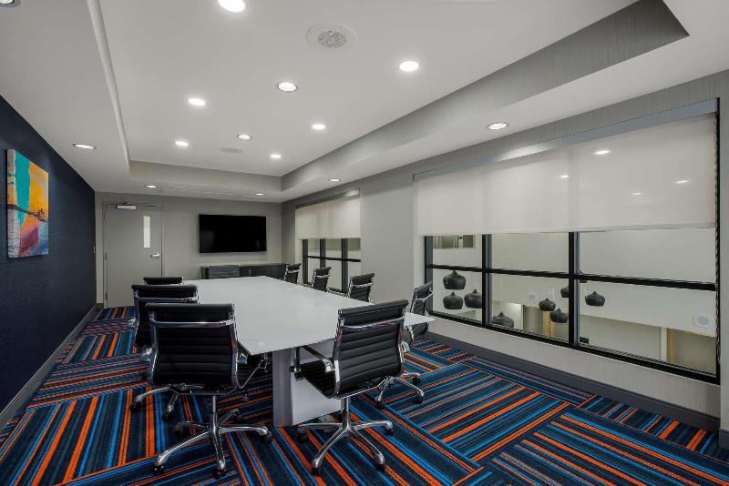 Hampton Inn Linden - Toplantı
