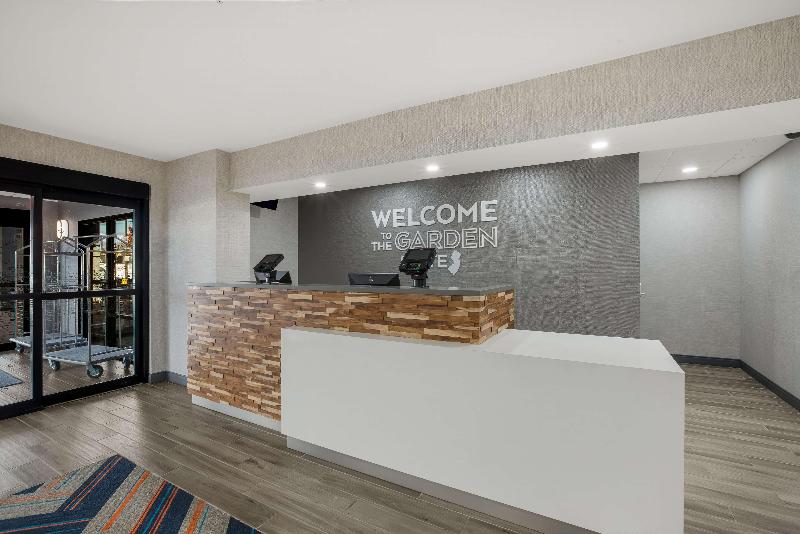 Hampton Inn Linden - Genel