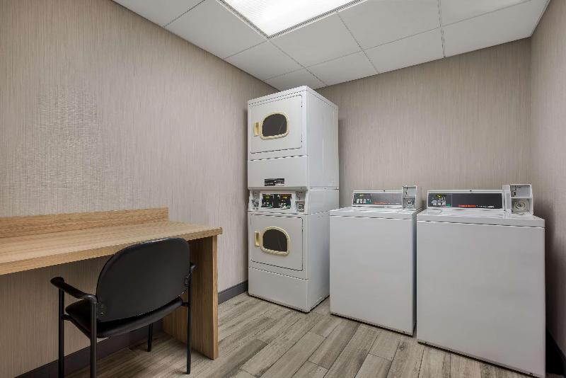 Hampton Inn Linden - Genel