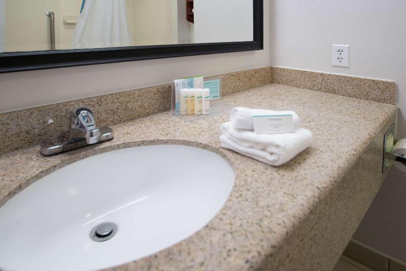 Hampton Inn Linden - Oda