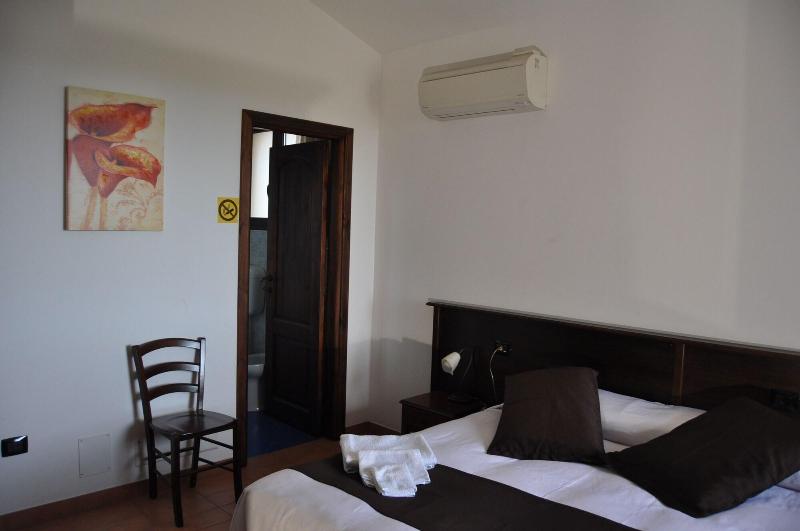 Bed And Breakfast Giardini Di Marzo - Oda