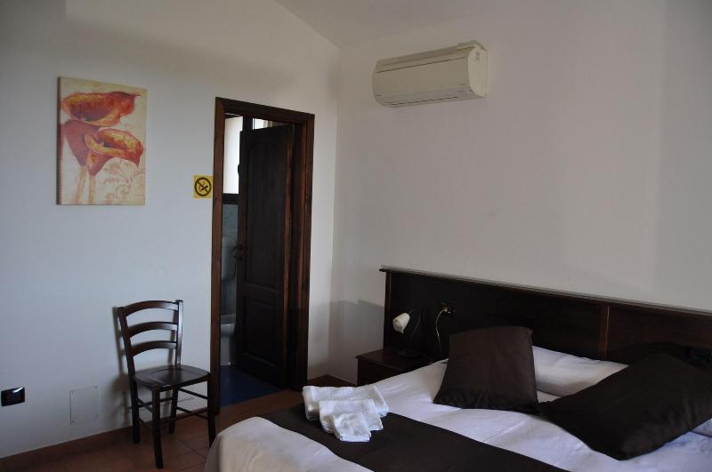 Bed And Breakfast Giardini Di Marzo - Oda