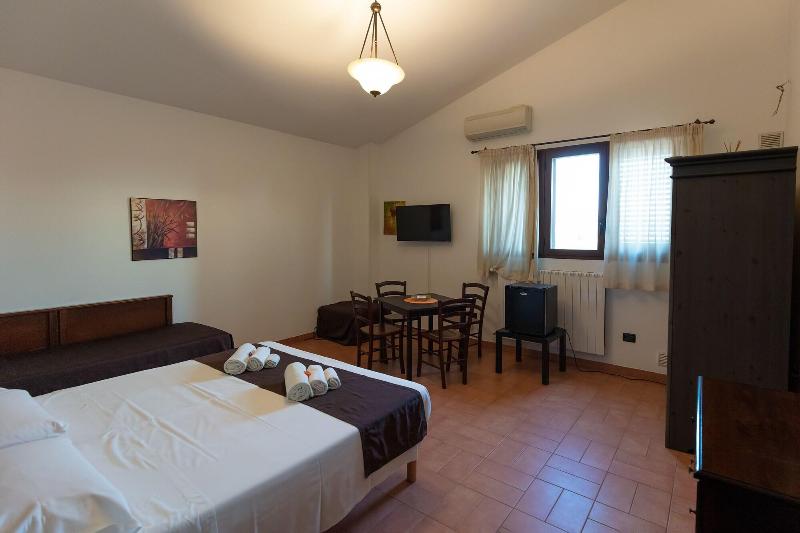 Bed And Breakfast Giardini Di Marzo - Oda