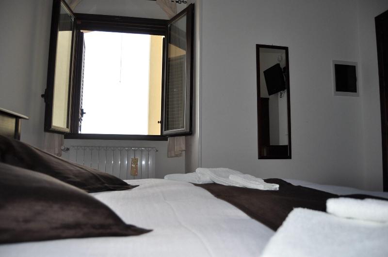 Bed And Breakfast Giardini Di Marzo - Oda