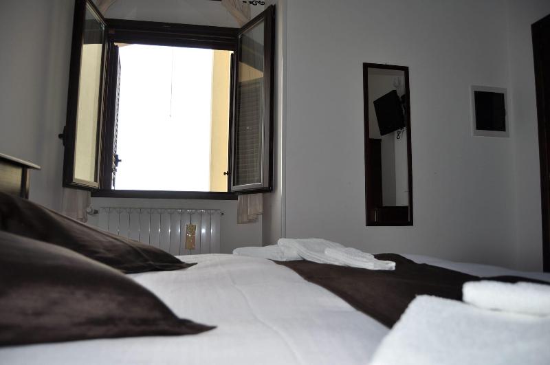 Bed And Breakfast Giardini Di Marzo - Oda