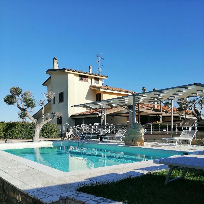Bed And Breakfast Giardini Di Marzo - Havuz