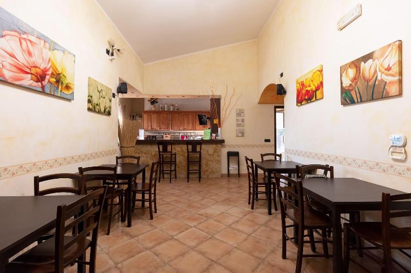 Bed And Breakfast Giardini Di Marzo - Restoran