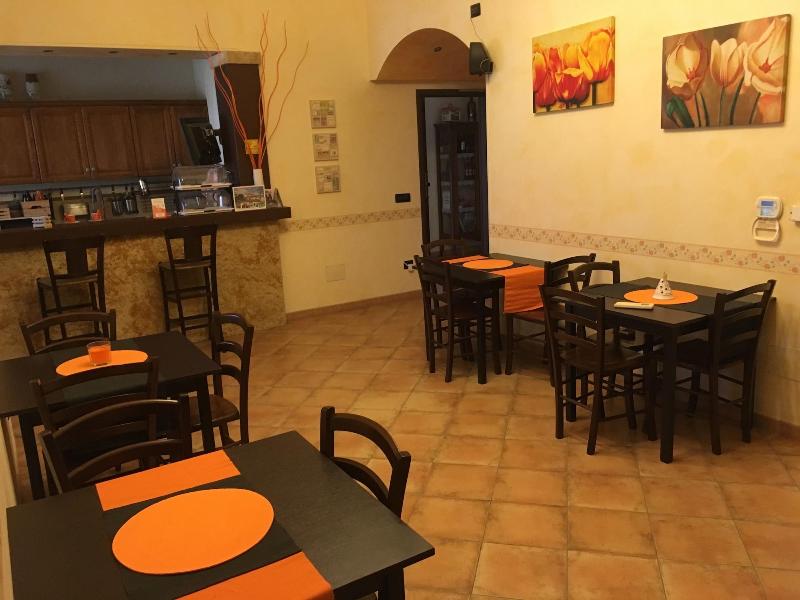 Bed And Breakfast Giardini Di Marzo - Restoran