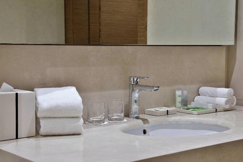 Courtyard By Marriott Riyadh Northern Ring Road - Oda