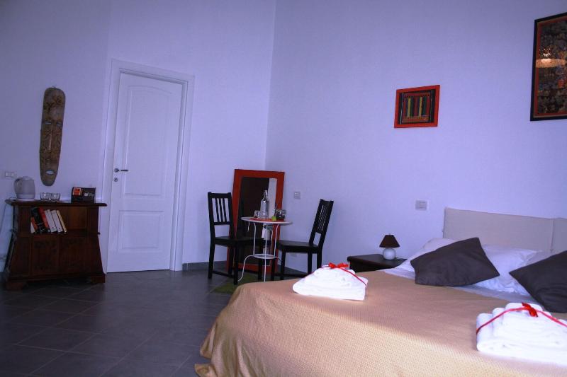 Salotto Piramide B&B - Oda