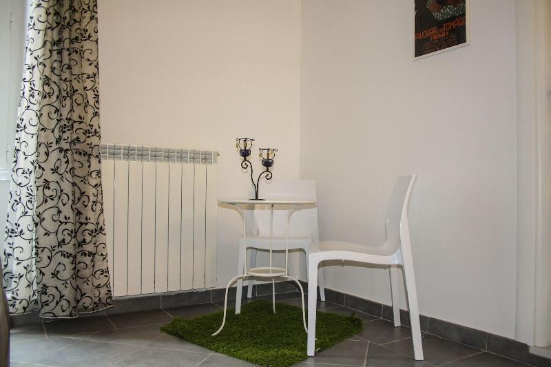 Salotto Piramide B&B - Oda
