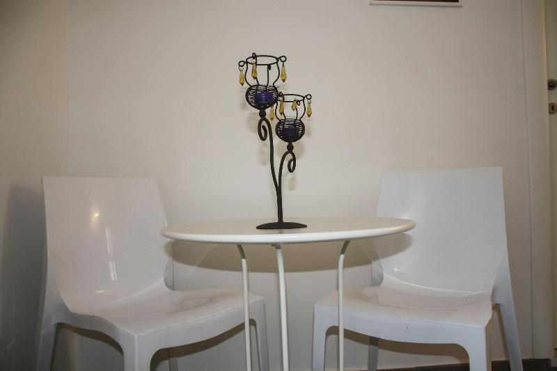 Salotto Piramide B&B - Oda